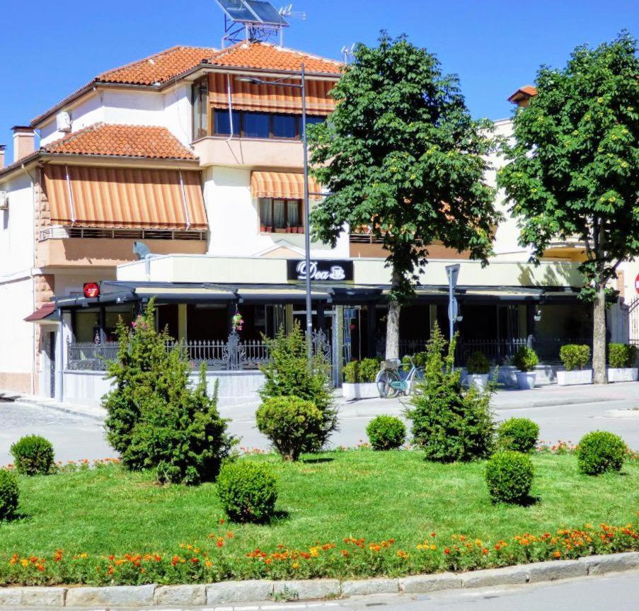 Vila A Hotel Korce Buitenkant foto