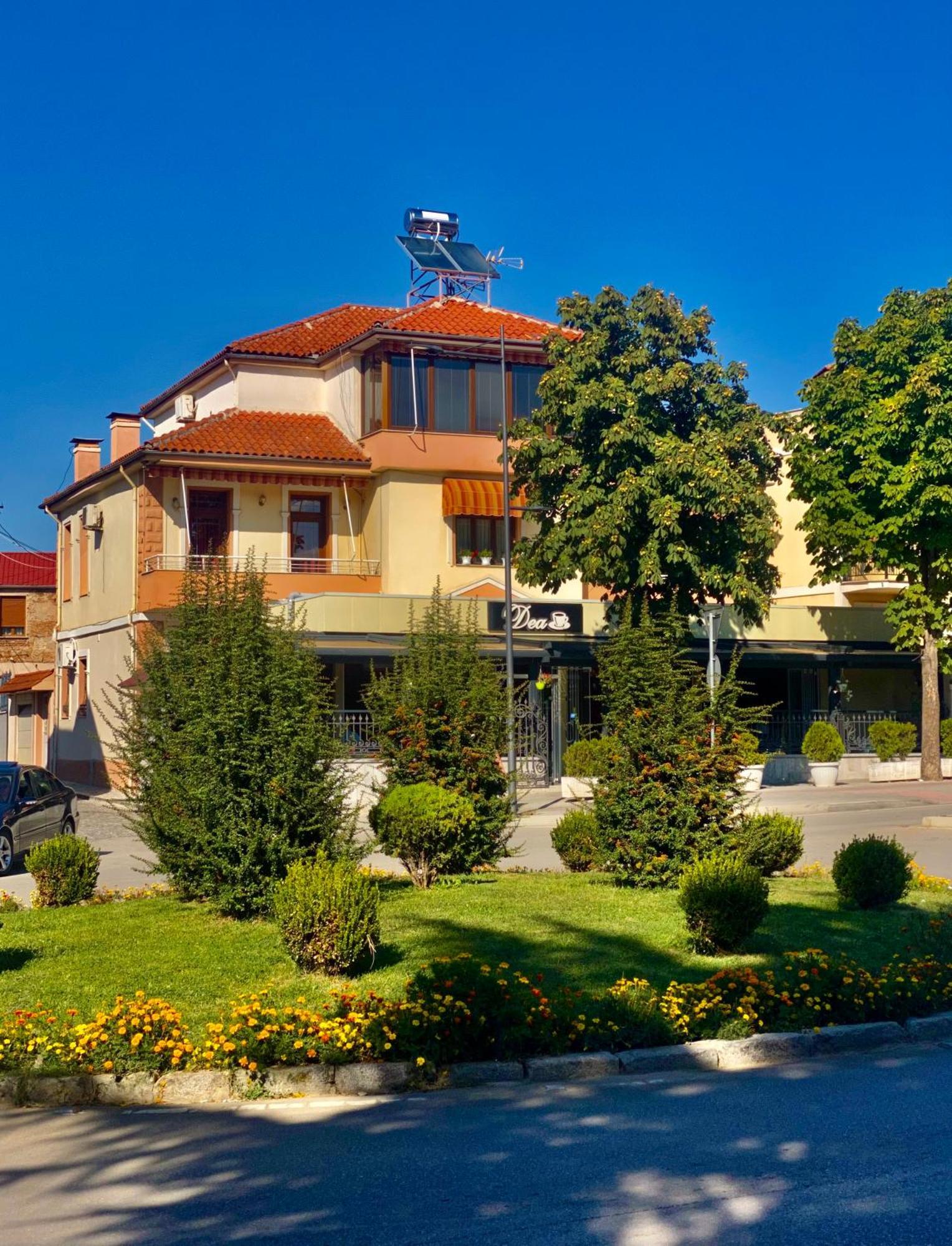 Vila A Hotel Korce Buitenkant foto